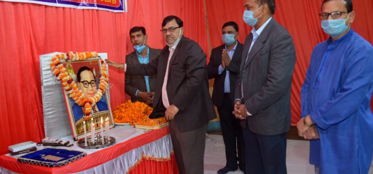 डाॅ. अम्बेडकर के परिनिर्वाण दिवस पर एनटीपीसी ने बांटा कंबल