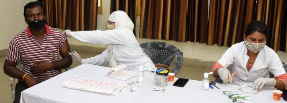 एनटीपीसी टांडा में संविदा श्रमिकों को दूसरे टीके के रूप में मिली उम्मीद की किरण