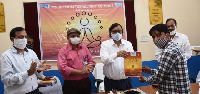 एनटीपीसी टांडा में मनाया गया अन्तर्राष्ट्रीय योग दिवस